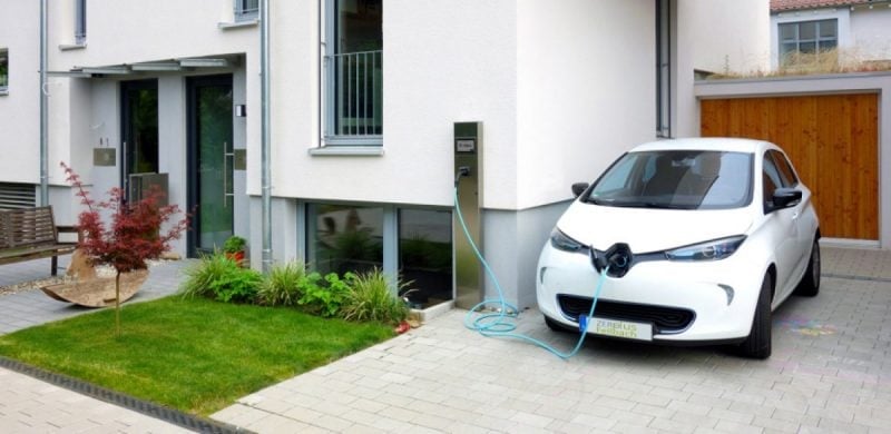 charge a renault zoe on a driveway at home